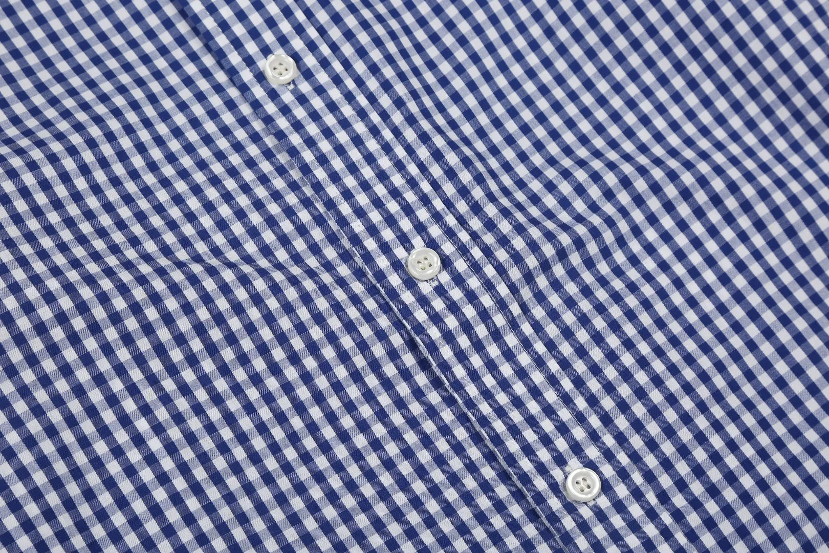 P240 White background picture [Evergreen for all seasons] Style number: 25016# Color: Pink/Navy Blue Size: S to The yarn is tighter ✅ - Custom-dyed original pearlescent white buttons with different sizes ✅ - Special shaped chiffon foil is included in the collar door tube, which is not easy to deform and pull ✅ - RL refreshing plaid shirt is more naughty and colorful than the simplicity of the solid color shirt. It can be salty or sweet. Daily travel and travel. High production rate. Style customization.